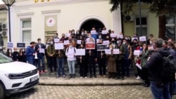 Protestë kundër gjuhës së profesorit Ardian Kastrati