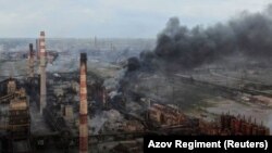 За даними «Букв», Костянтин Сичак брав участь у обороні «Азовсталі»