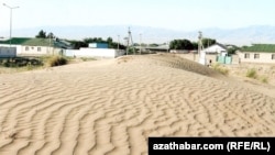 Подвижные пески на окраине Ашхабада