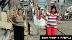 Romi su često meta predrasuda, fotografija iz naselja kod Podgorice, 2010.