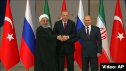 از راست: ولادیمیر پوتین، رجب طیب اردوغان و حسن روحانی در نشست آنکارا