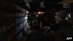 Магазин у Лозовій, Харківщина, під час відключення світла, жовтень 2025 року