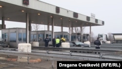 Policija na licu mesta nakon udesa na naplatnoj rampi kod Doljevca (31. januar 2019. godine)