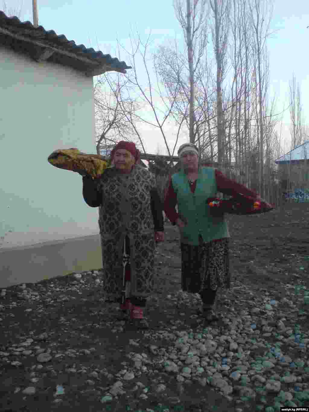 Сарысыялык арабдар жергиликтүү калктын салтын сиңирип алган.