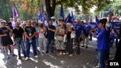 Причина за недоволството на медиците е нова методика, по която се получават бонусите за работа в среда с болни от COVID-19