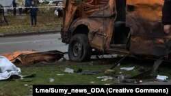 Місцева влада додає, що працюють екстрені служби, і закликає не ігнорувати сигнали повітряної тривоги