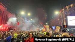 Baklje zapaljene na dočeku studenata.