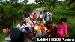 Rohindže na putu za izbjeglički kamp u Bangladešu