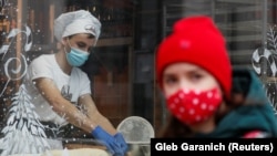 За весь час пандемії коронавірусу в Україні захворіли 1 2 76 618 людей