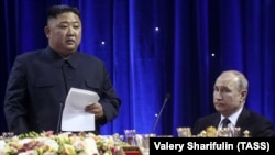 Лідер КНДР Кім Чен Ин і президент Росії Володимир Путін (праворуч). Владивосток, 25 апреля 2019 року