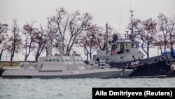 Ukrajinski brodovi koje je zatočila Rusija uz obalu moreuza Kerč, Krim