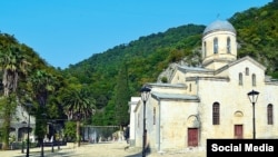 Из-за затянувшихся реставрационных работ храм Симона Кананита закрыт для посещения. Он построен на мощах Симона Кананита в IX веке