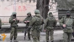 Ushtarët ukrainas refuzojnë t'i dorëzojnë armët