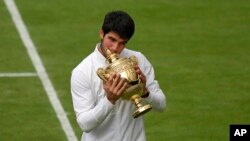 کارلوس آلکاراس از اسپانیا در پنج ست مقابل نوواک جوکوویچ به برتری رسید