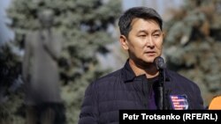 Журналист, "Уральская неделя" газетінің бас редакторы Лұқпан Ахмедияров. Алматы, 31 қазан 2020 жыл.