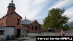 «Нужно наконец перестать закрывать глаза на проблемы грузинских мусульман», – заявил сегодня на специальной пресс-конференции муфтий Грузии Беглар Камашидзе, обращаясь к властям страны и грузинскому обществу