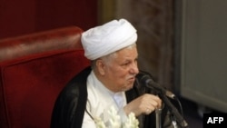 اکبر هاشمی رفسنجانی روز سه شنبه با ۴۱ رای در مقابل ۳۴ رای احمد جنتی به عنوان رييس اين مجلس انتخاب شد.