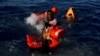 Деңизде калган мигранттар кайда барары белгисиз