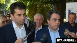 Кирил Петков и Асен Василев продължават разговорите за разширяване на коалицията