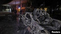 Un automobil ars complet după un atac rusesc asupra Harkovului.