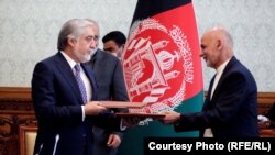 Ашраф Ғанӣ, раиси ҷумҳур ва Абдуллоҳ Абдуллоҳ, раиси пешини иҷроияи ҳукумати Афғонистон, рӯзи 17-уми май қарордоди сиёсиеро имзо карданд