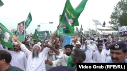 Прихильники вітають екс-прем’єра Пакистану Наваза Шаріфа в місті Равалпінді, 9 серпня 2017 року