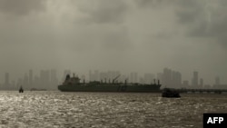 Un petrolier navigând în Marea Arabiei, în largul coastei din Mumbai, august 2023. 