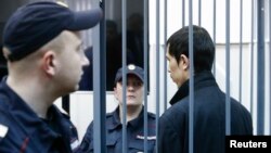 Айыпталгандардын бири Аброр Азимов кармалгандан кийин, 18-апрель, 2017-жыл.