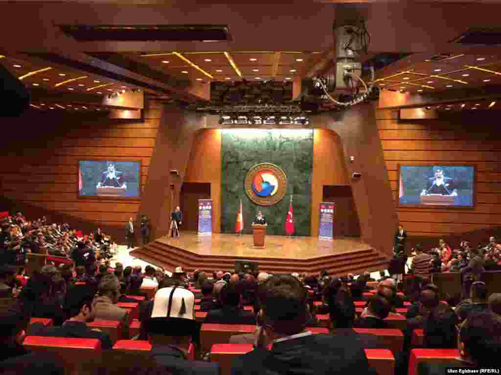 Выступление одного из турецких спикеров.