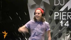 За диджейским пультом сын Саркози