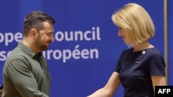 Президент України Володимир Зеленський (л) з верховною представницею Євросоюзу з закордонних справ Каєю Каллас, архівне фото