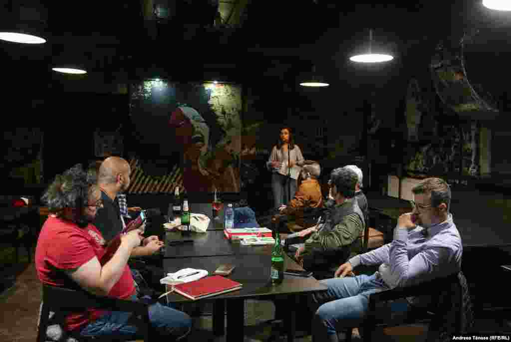 Evenimentul &bdquo;Fabrica de Poezie Vol. 29&rdquo;, la Clubul Fabrica din București.