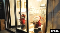 Okićeni izlozi u Beogradu, foto: Vesna Anđić