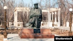 Пам'ятник Тарасу Шевченку в Казахстані у місті Форт-Шевченко 