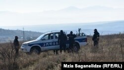 Административная граница бывшего автономной республики Южная Осетия насчитывает почти 340 км, из которых ограждены только 40 км