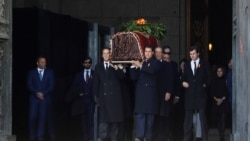 Iznošenje kovčega diktatora Franka