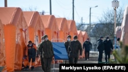 За останню добу найбільша кількість підтверджених випадків зареєстрована в Івано-Франківській (892), Львівській (696), Вінницькій (694), Чернівецькій (670) і Закарпатській (621) областях