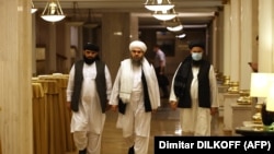 Lideri ai mișcării talibane înaintea unei conferințe de presă la Moscova. 9 iulie 2021