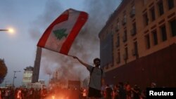 صحنه‌ای از اعتراضات روز چهارشنبه در نزدیک پارلمان لبنان