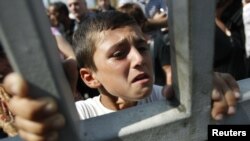 Какие бы условия не создавались в местах ограничения свободы, эксперты и психологи считают, что лучше сделать все, чтобы подростки туда вообще не попадали