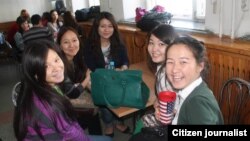 Толгонай с однокурсниками. Фото автора