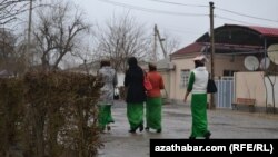 Школьницы (Иллюстративное фото)