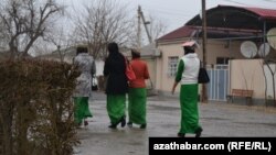 Школьницы. Туркменистан  