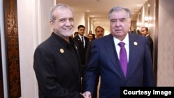 Мулоқоти Эмомалӣ Раҳмон ва Масъуди Пизишкиён дар Хонкендии Озарбойҷон. 4 июл 