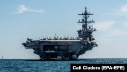 Учак ташыган «Абраам Линкольн» кемеси.