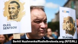 Акції на підтримку 70 українських політв'язнів у російських в'язницях відбуваються по всьому світу