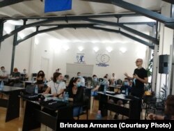 Studenți bursieri unSettled la dezbaterea despre libertate de la Scoala de Vară de la Sighet.