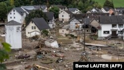 Нивото на водата бавно спада