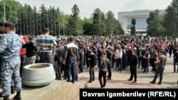 Акция перед Домом правительства в Бишкеке. 