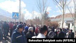 Нарын шаарында Эрулан Кокуловду колдогон акцияга 100дөй адам катышты